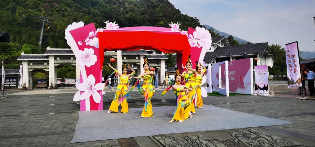 花间直播醉浪漫丨2020三清山“高山杜鹃赏花月”活动火爆开启