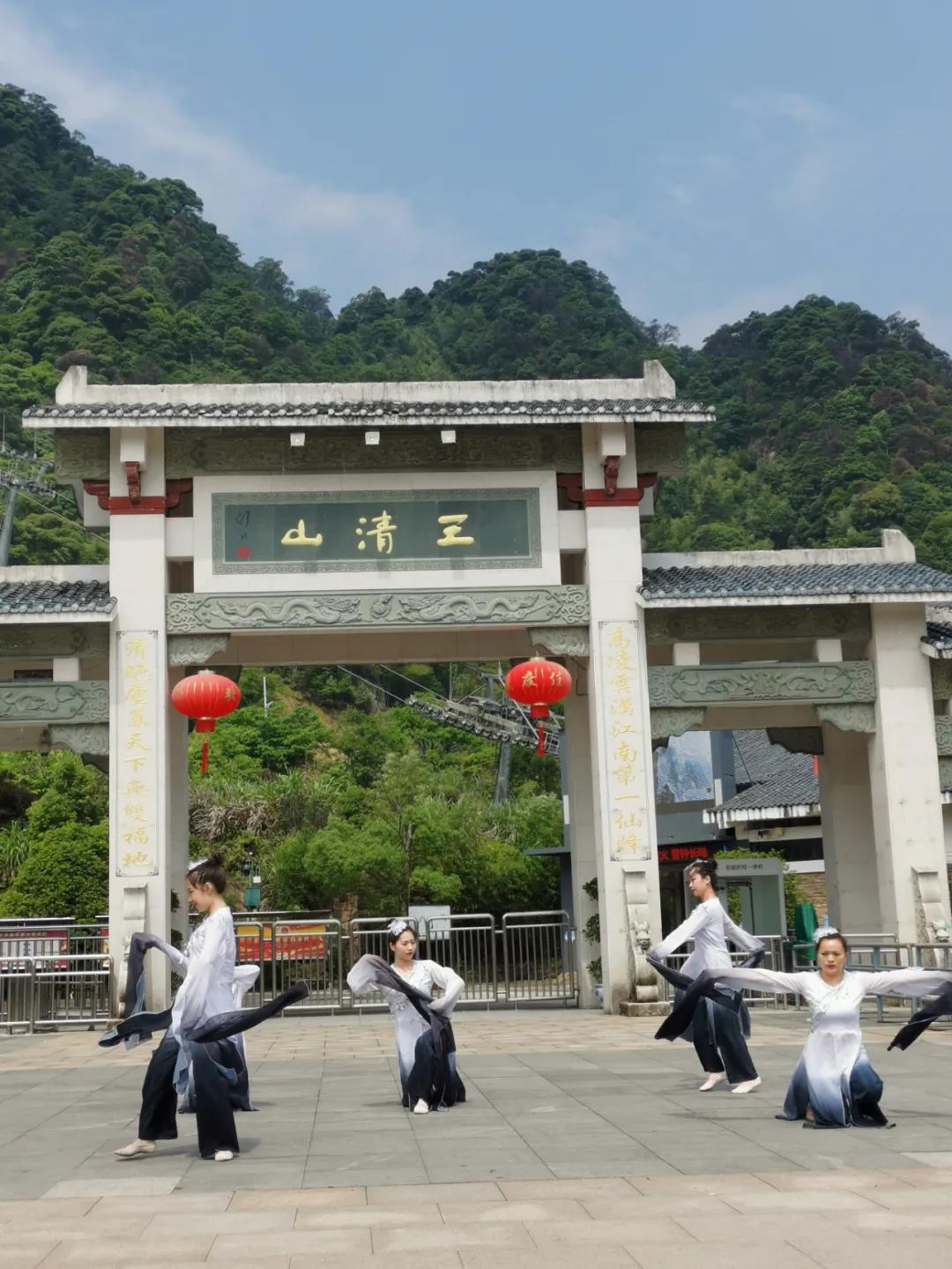 花间直播醉浪漫丨2020三清山“高山杜鹃赏花月”活动火爆开启