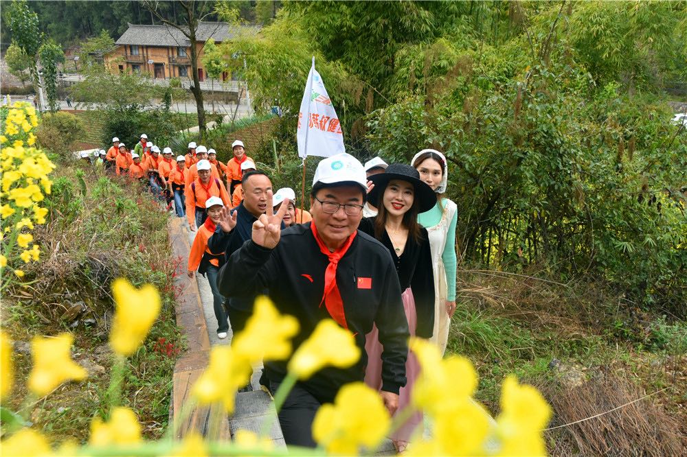 第六届长江三峡（巫山）李花节火热进行中，健康运动项目大受欢迎