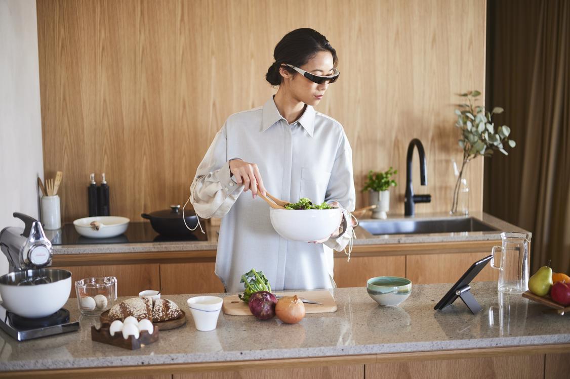 五一黄金周赴日必买！日本电器城人气产品，护眼首选自动对焦眼镜ViXion01