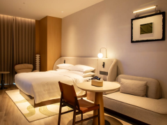 从“卖房间”到“卖体验”：一场智慧化改造如何让传统酒店重获新生