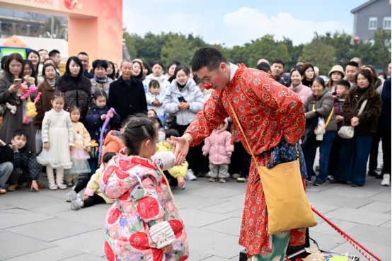 安仁古镇张灯结彩迎新春：百年公馆里体验沉浸式年味，古镇市集中邂逅热闹中国年